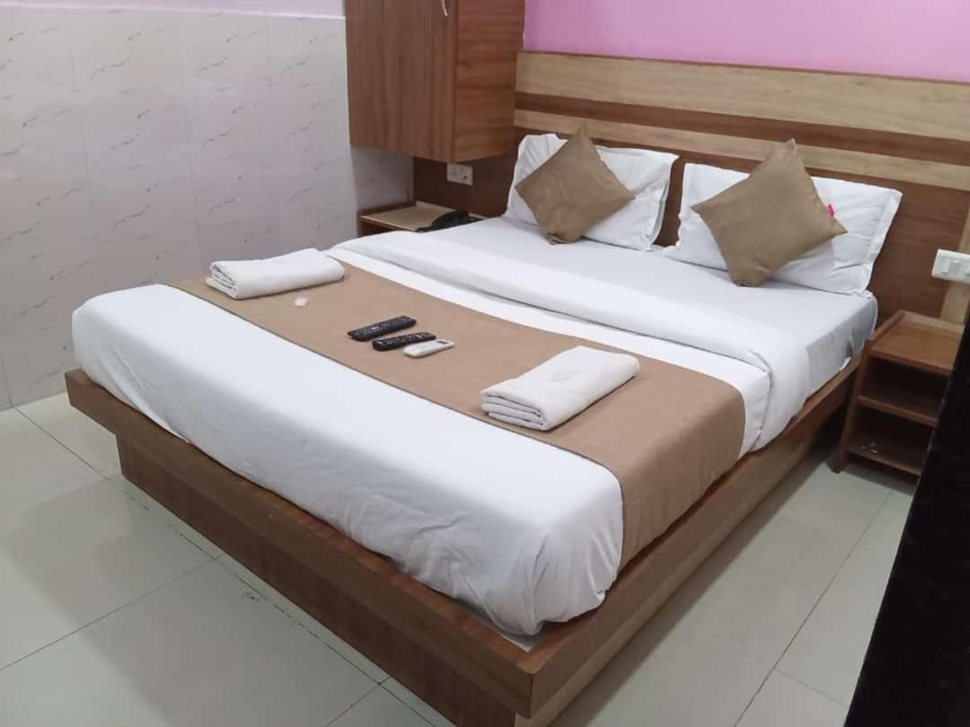 Hotel Shree Krishna Ahmedabad Ngoại thất bức ảnh